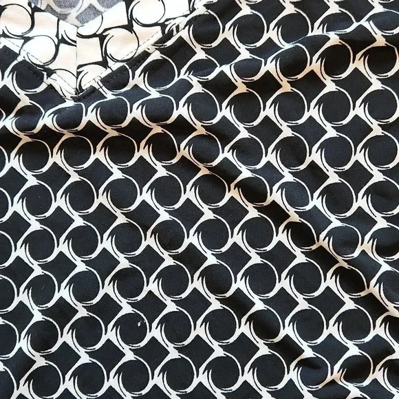 Liz Claiborne Geometric Black & White Circle Print Top – XL - Picture 5 of 8